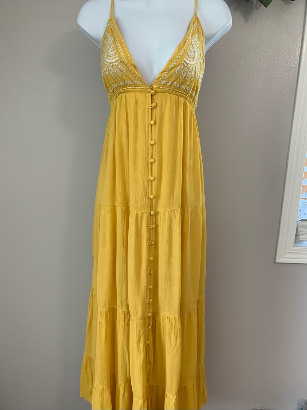 NWT inmod Yellow Cloth Button-Front Spaghetti Strap Maxi Dress With Embroidery